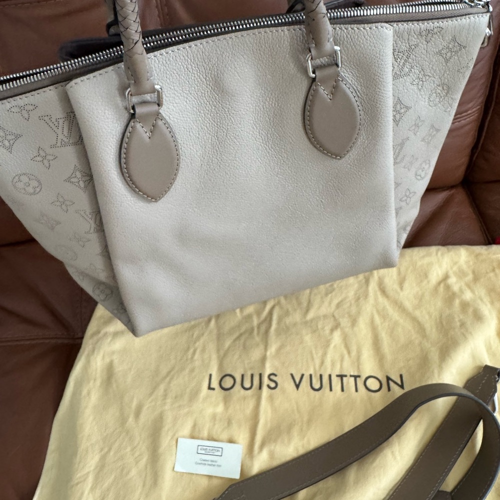 Louis Vuitton Galet Mahina Leather Haumea Bag - Picture 2 of 13